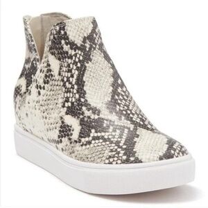 Steve Madden Claud b&w faux snake print sneakers